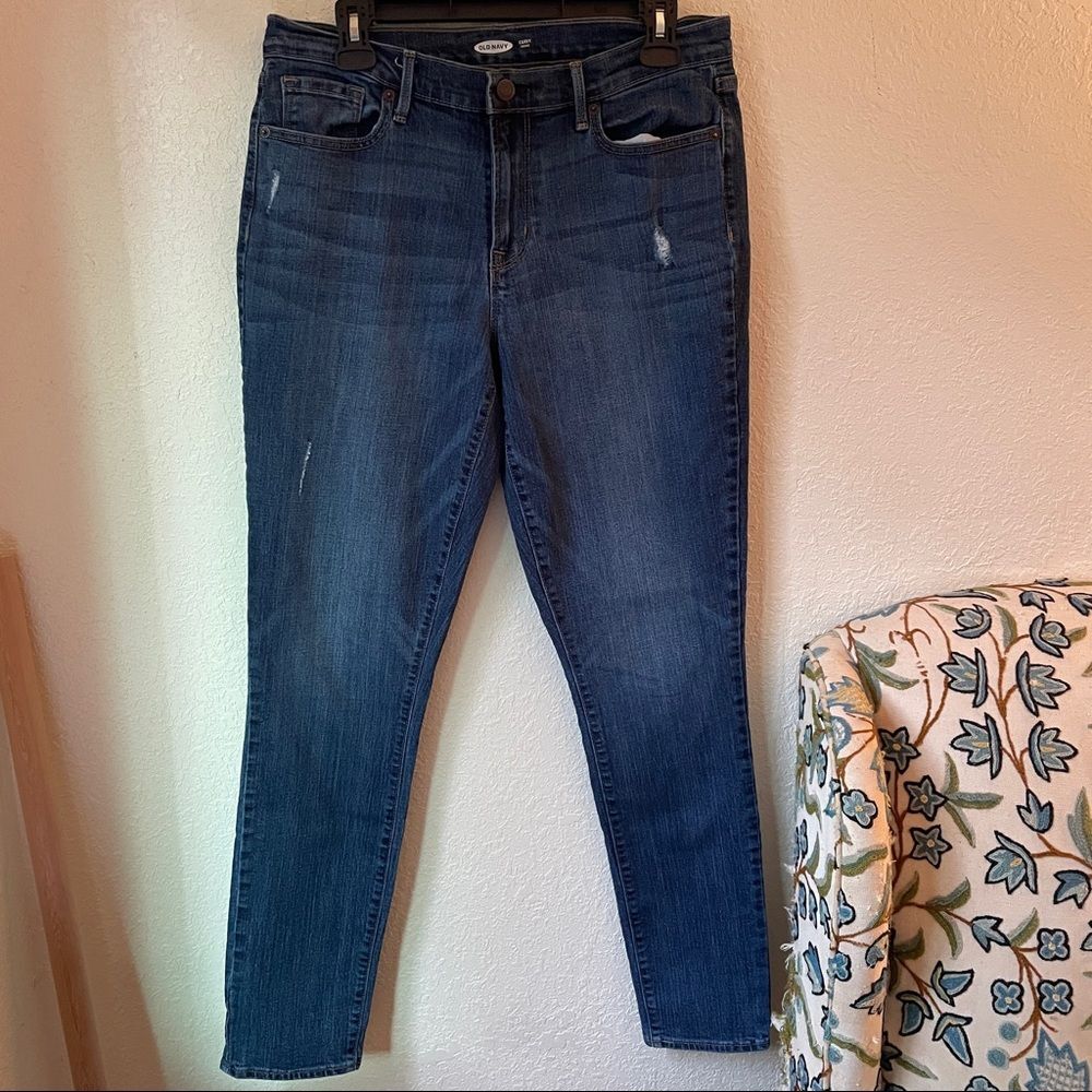 🌻 3 for $25 SALE- Old Navy Distressed Curvy Skinny Jeans